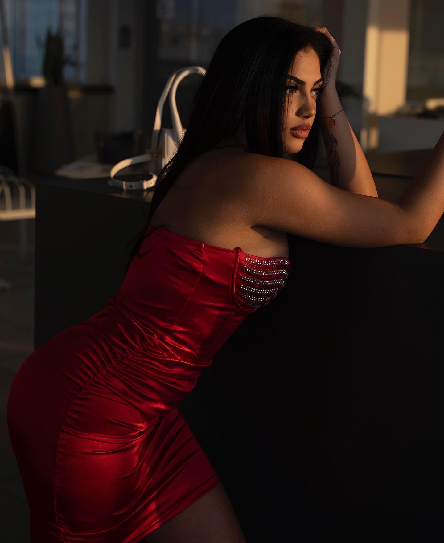 Abito rosso elegante e scintillante